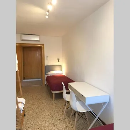 Kosher House - 4th Floor Apartment *